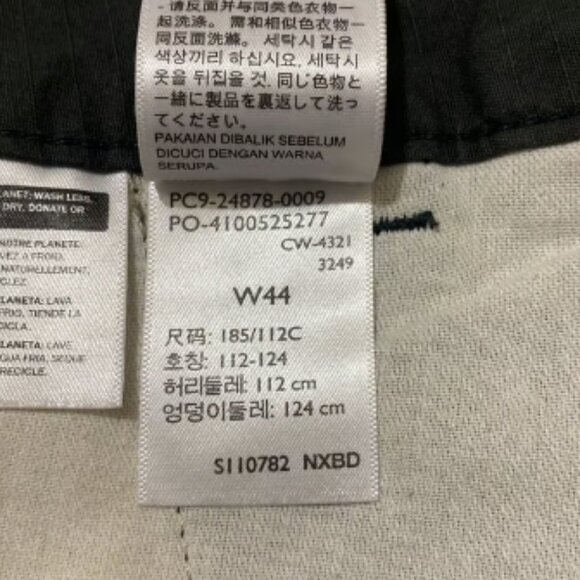 LEVI'S Men's Carrier Cargo Shorts w 10" Inseam Size 44 - Picture 8 of 8